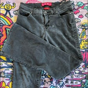 GLO- black low-waisted corduroy pants ‘bootcut’